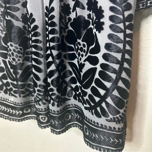 Boston Proper Gray Tunic with Black Burnout Velvet Details Size Small - Picture 3 of 7